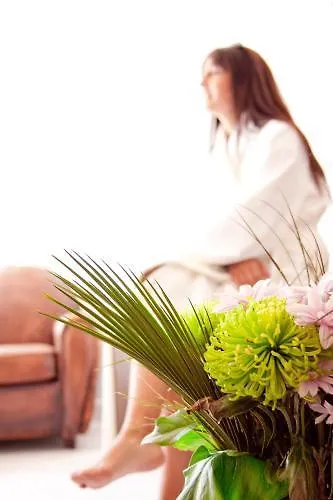 Elegance Suites Hotel 4*