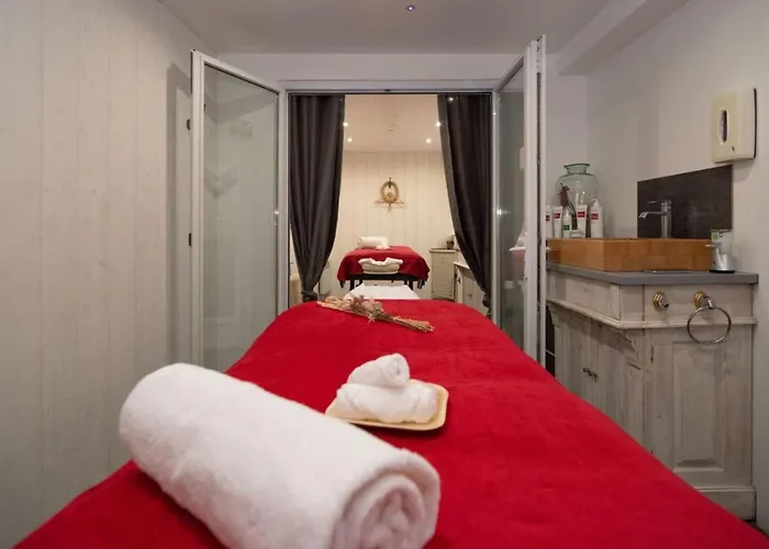 Hotel Elegance Suites Hotel 4*