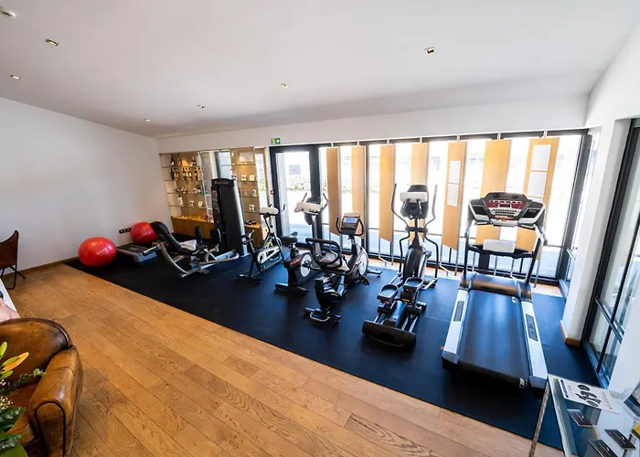 Elegance Suites Hotel 4*