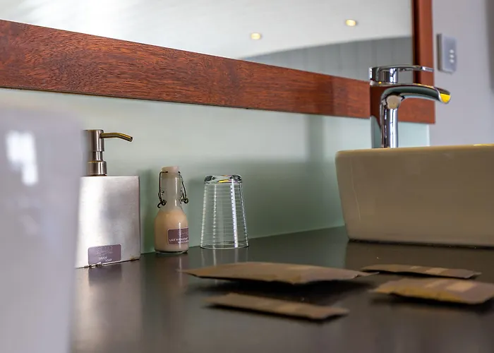 Elegance Suites Hotel 4*