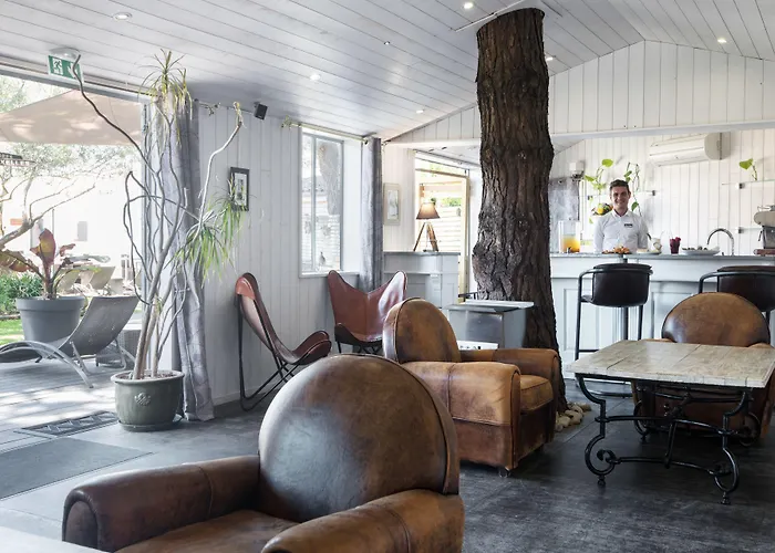 Hotel Elegance Suites Hotel 4*