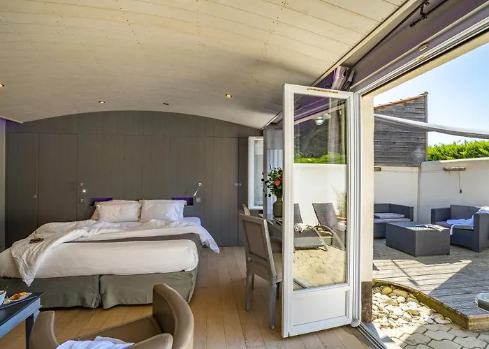 Hotel Elegance Suites Hotel 4*